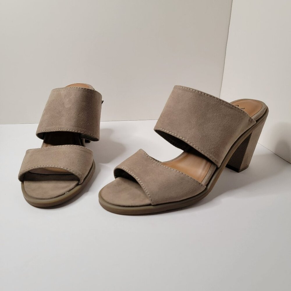 Y Not? Hope Heeled Sandals 8.5 M Faux Suede Taupe Brown Open Toe Strappy Slip On
